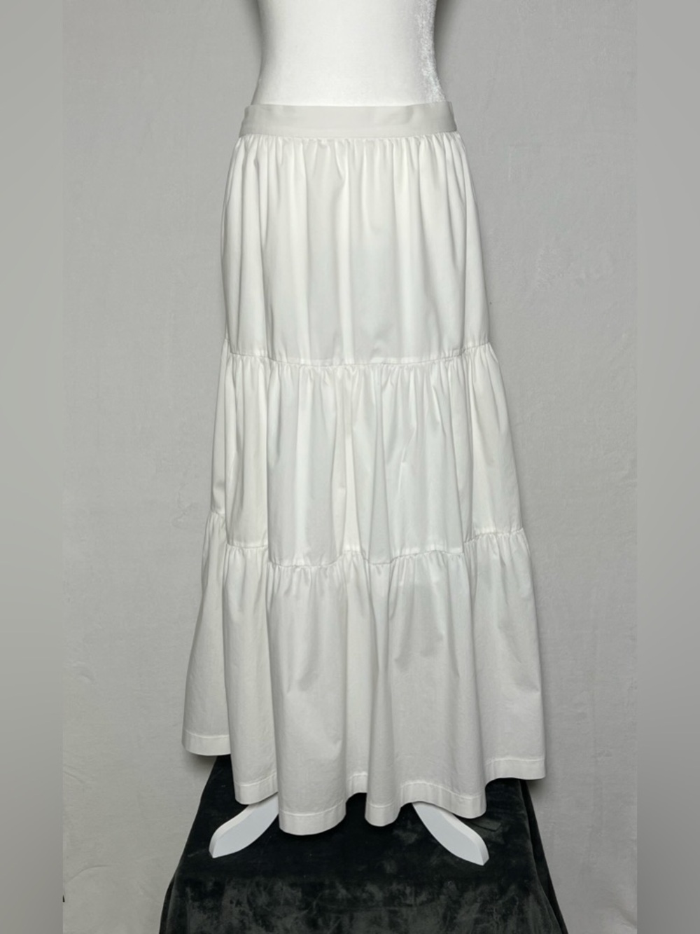 ELIE TAHARI White Tiered Maxi Skirt - size M